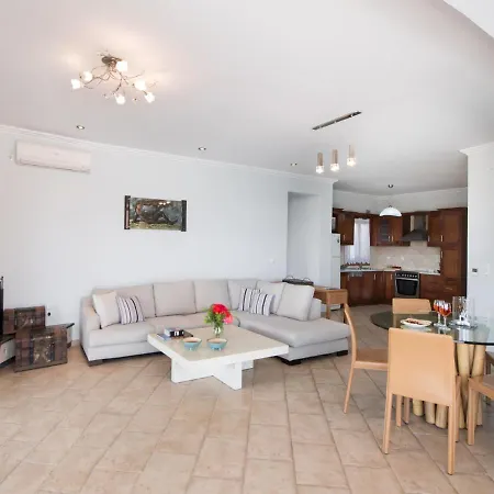 Villa Andromeda By Vintage Travel